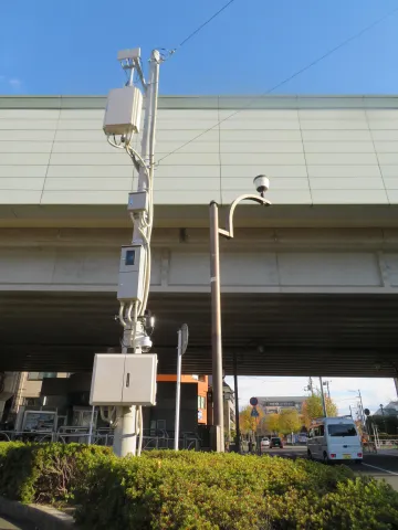 和泉多摩川駅近くに設置されたスマートポール