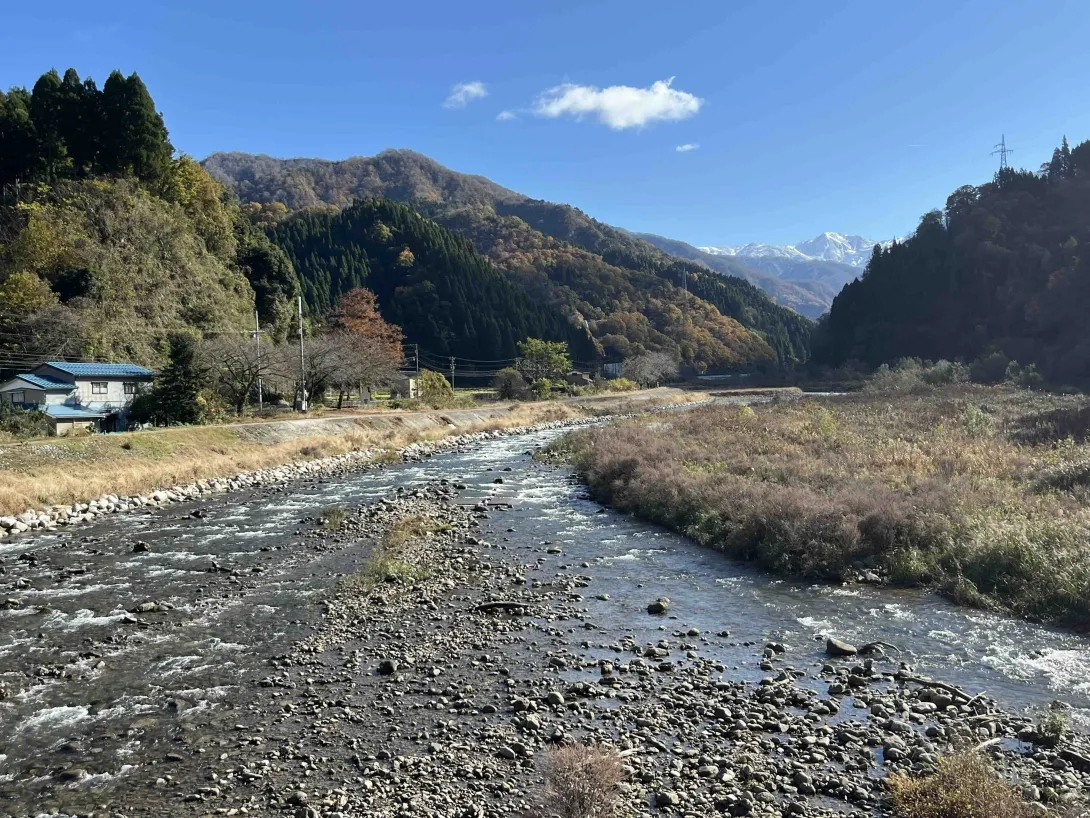 風光明媚な朝日町の風景