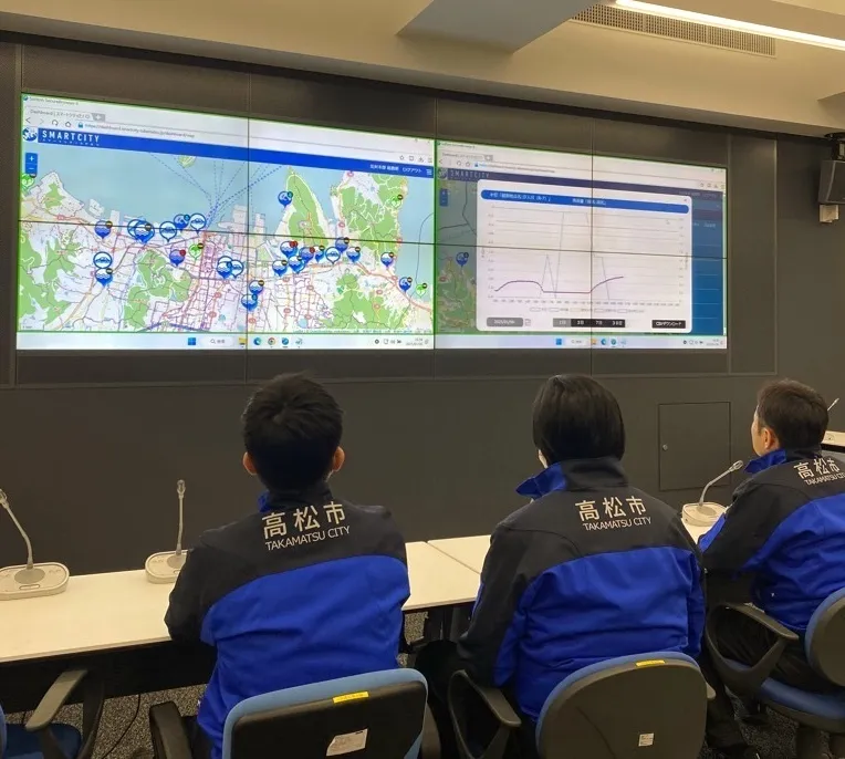 災害対策本部室に設置されている職員向けダッシュボードの様子