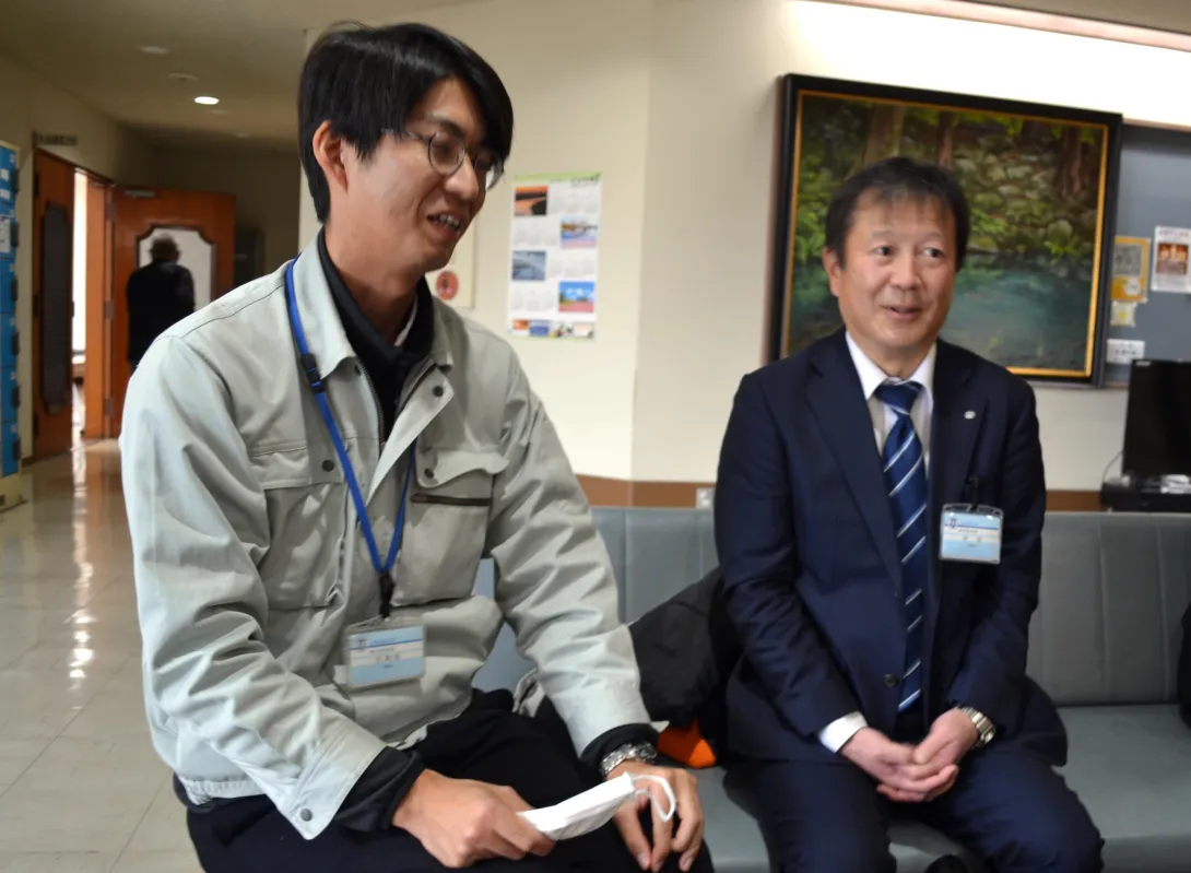 日立市の大和田祐太さん（左）と小山博之さん（右）