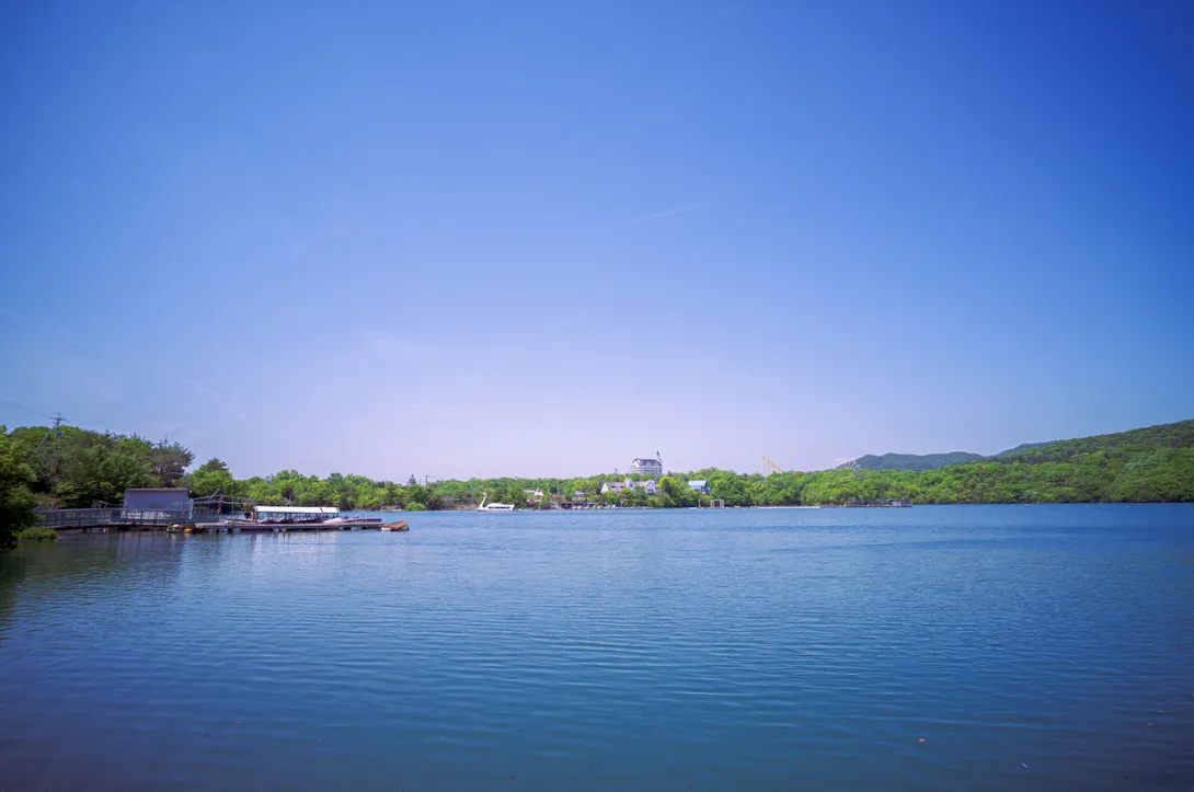 風光明媚なダム湖・東条湖(加東市提供)の写真