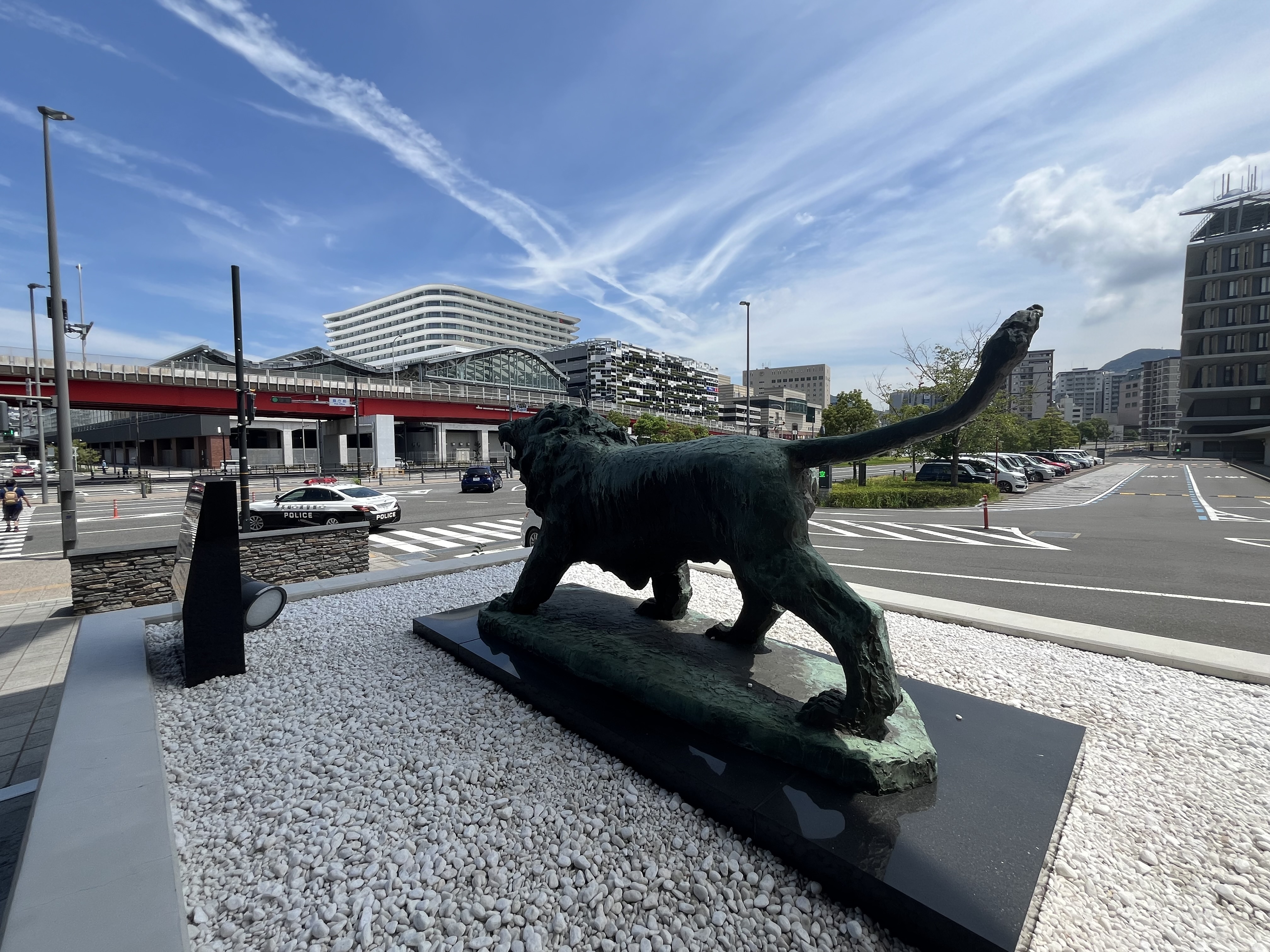 長崎県庁前にある獅子の像の写真