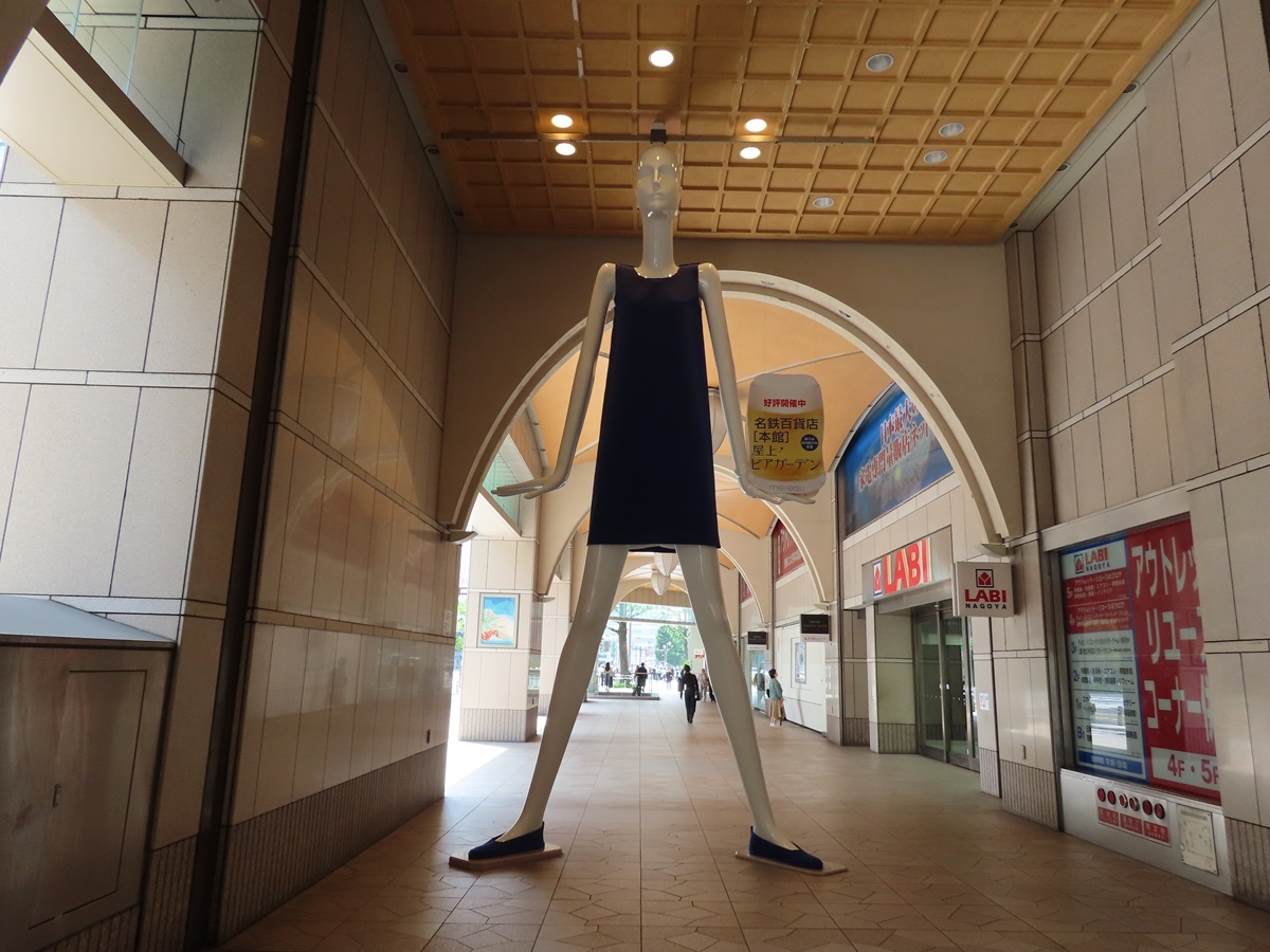 ぶらり名古屋_ナナちゃん人形.