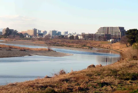 狛江市の南側を流れる多摩川